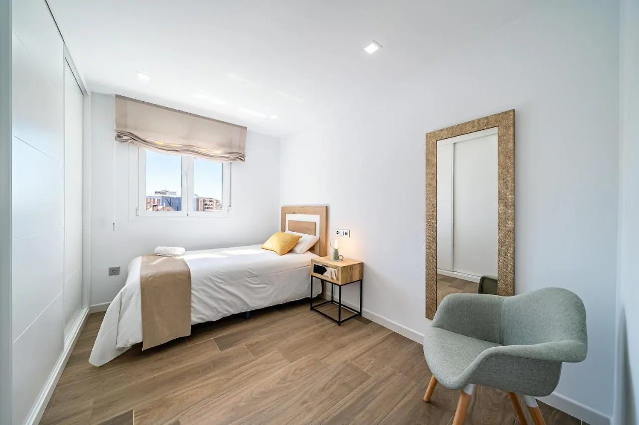 Sunset Malaga - Luxurious & Parking Apartment 0*,  스페인